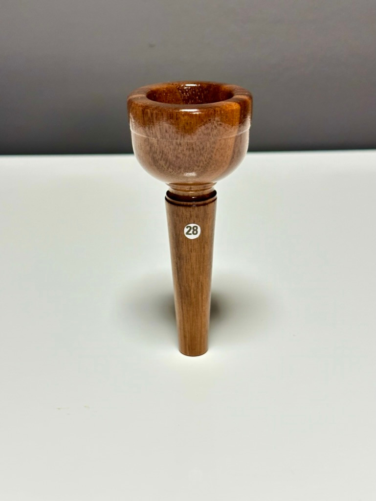 Mundstück aus Nussholz, Durchmesser 28 mm, lackiert – MU28NU