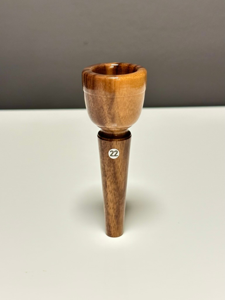 Mundstück aus Nussholz, Durchmesser 22 mm, lackiert  – MU22NU