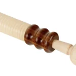 Hochwertiges Holzmundstück für Alphorn, detailreich gearbeitet, betont die Natürlichkeit von NATURINSTRUMENTE Heimatklang.