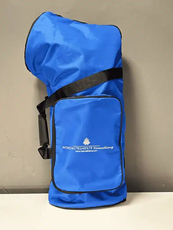 Blauer Tragekoffer von NATURINSTRUMENTE Heimatklang, ideal für den sicheren Transport von Alphörnern und Holzmundstücken.