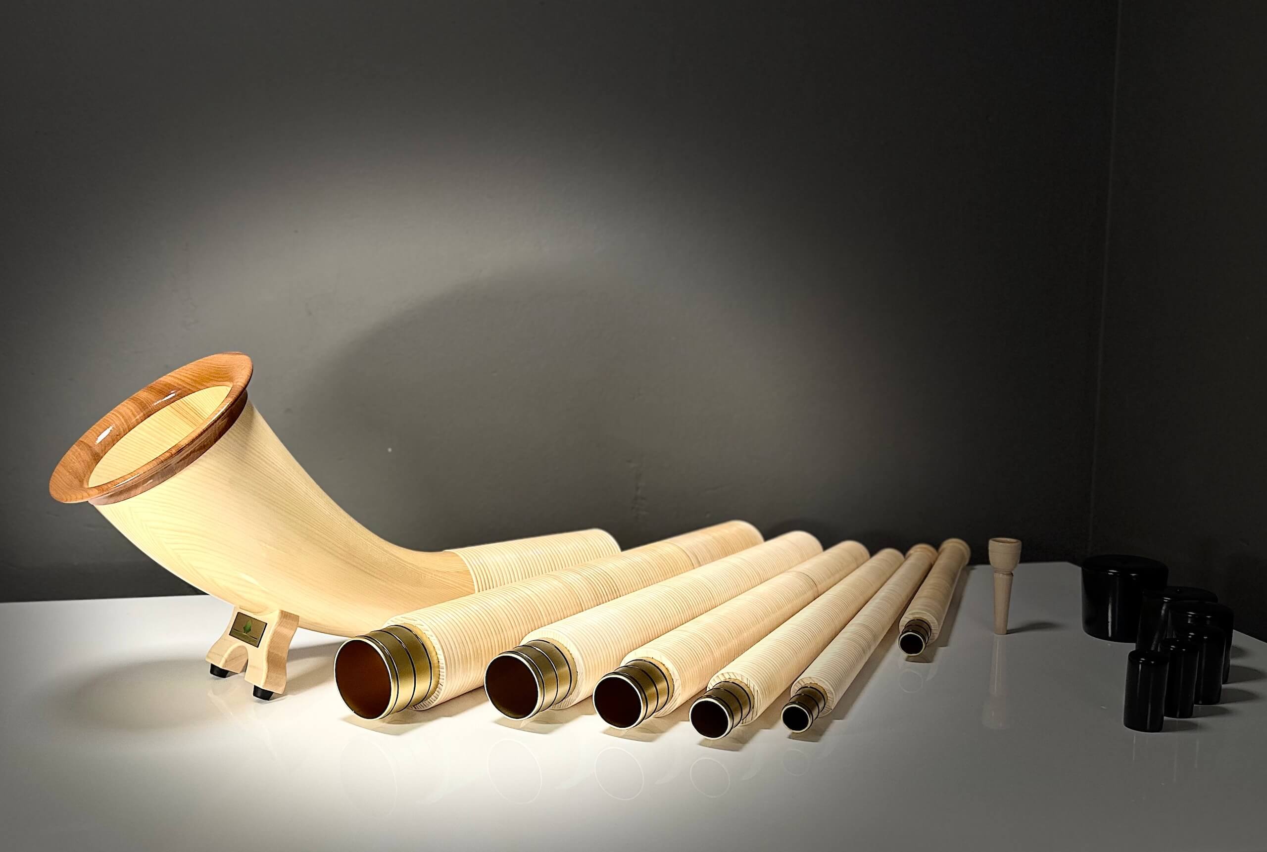 Alphorn „Modell BERGSTEIGER“, gewickelt und lackiert, Stimmung f + fis = 7 tlg. – 714057