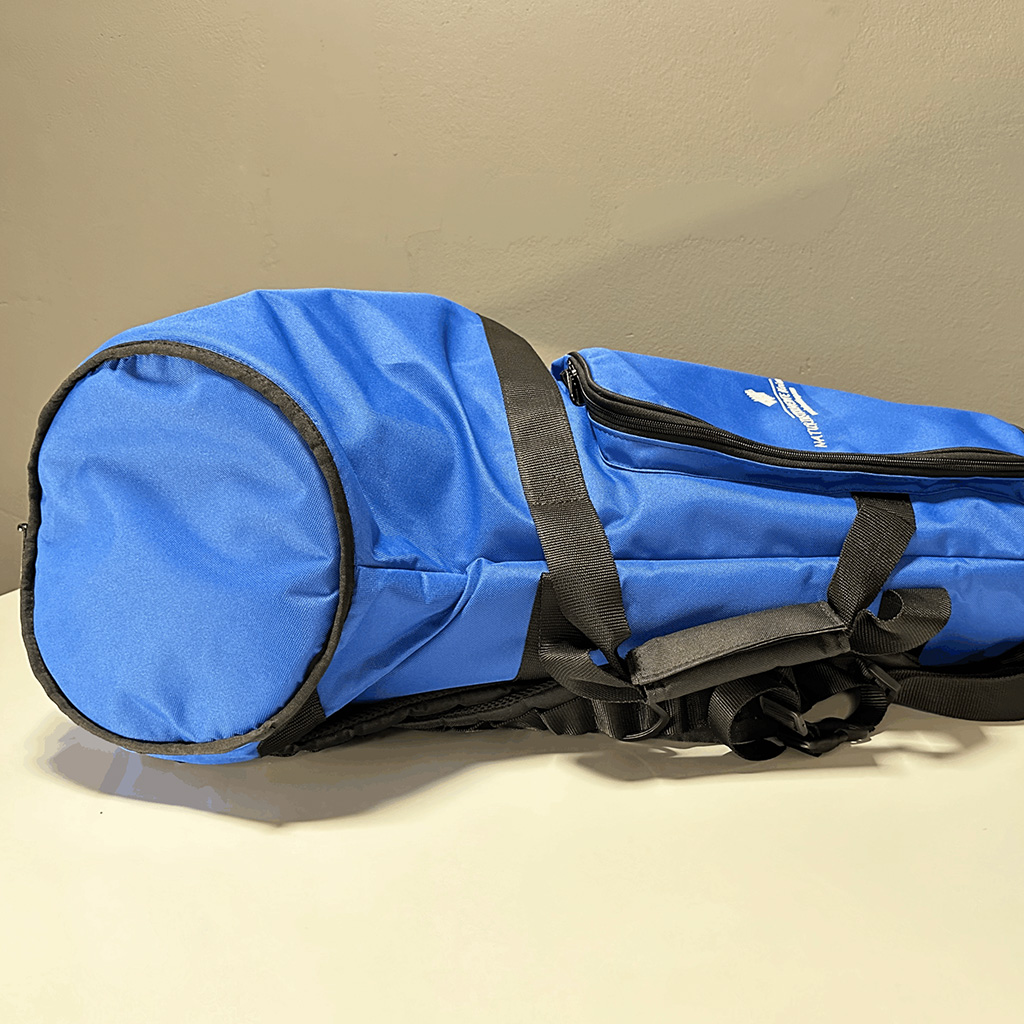 Blaue Tragetasche für Alphorn, ideal zum sicheren Transport von Spitzenklasse-Holzmundstücken aus der Heimatklang-Kollektion.
