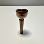 Holzmundstück für Alphorn aus edlem Material, ideal für natürliche Musikinstrumente. Hochwertiges Zubehör von NATURINSTRUMENTE.